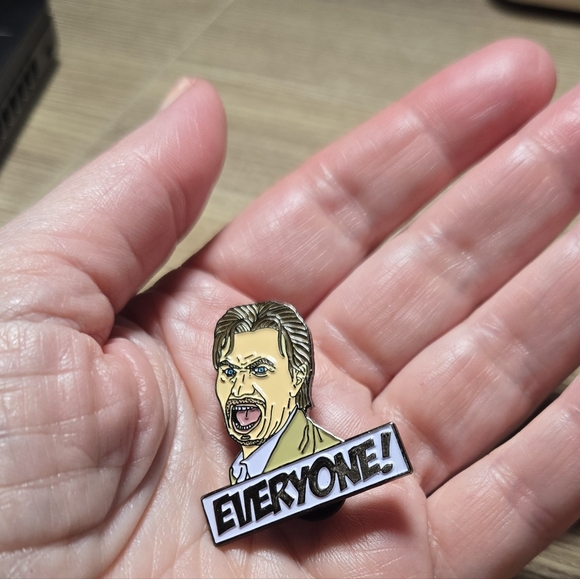 "Everyone!" Iconic Gary Oldman Lapel/Jacket/Backpack Pin - Picture 7 of 8